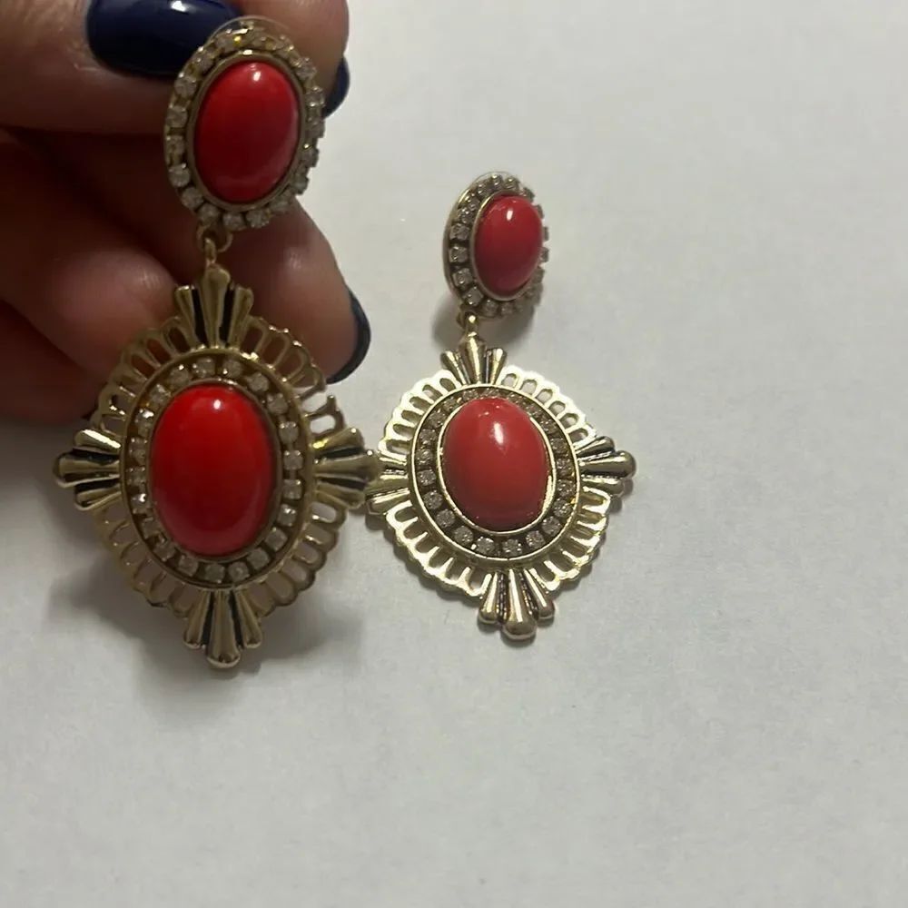 Cache drop earring 